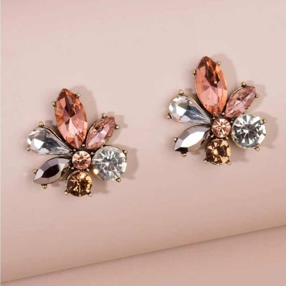 Gemstone Sparkle Stud Earrings NEW ๐ท๏ธ